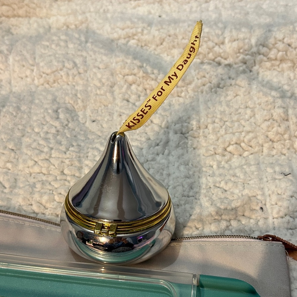 Silver Kisses Decorative Trinket Box - Silver music 🎶 box